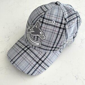 NHL Old Time Hockey Flex Fit Cotton Plaid Ball Cap w Canucks Logo Grey Blk Sz OS